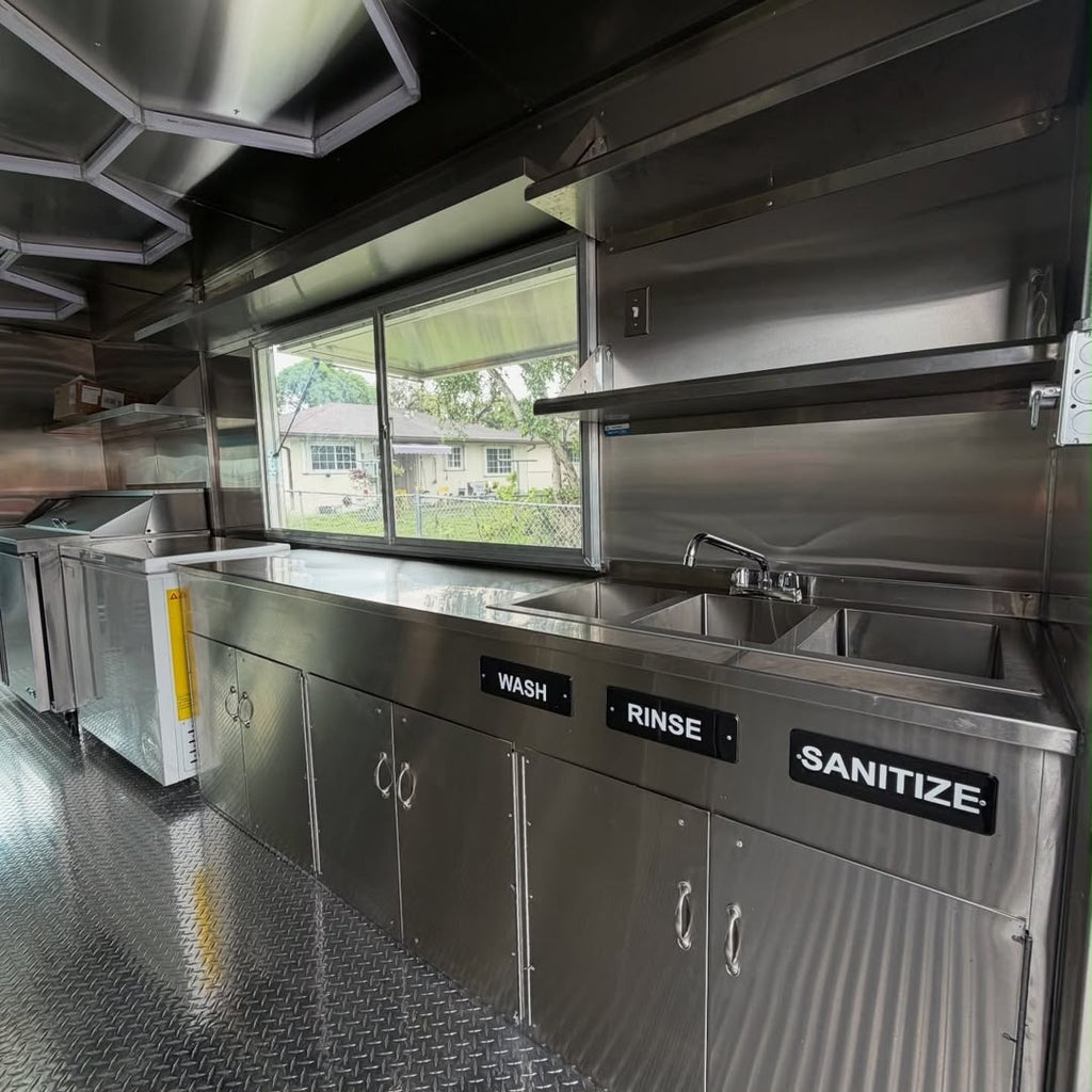 Food Truck for Sale – Fully Equipped Mobile Kitchen
